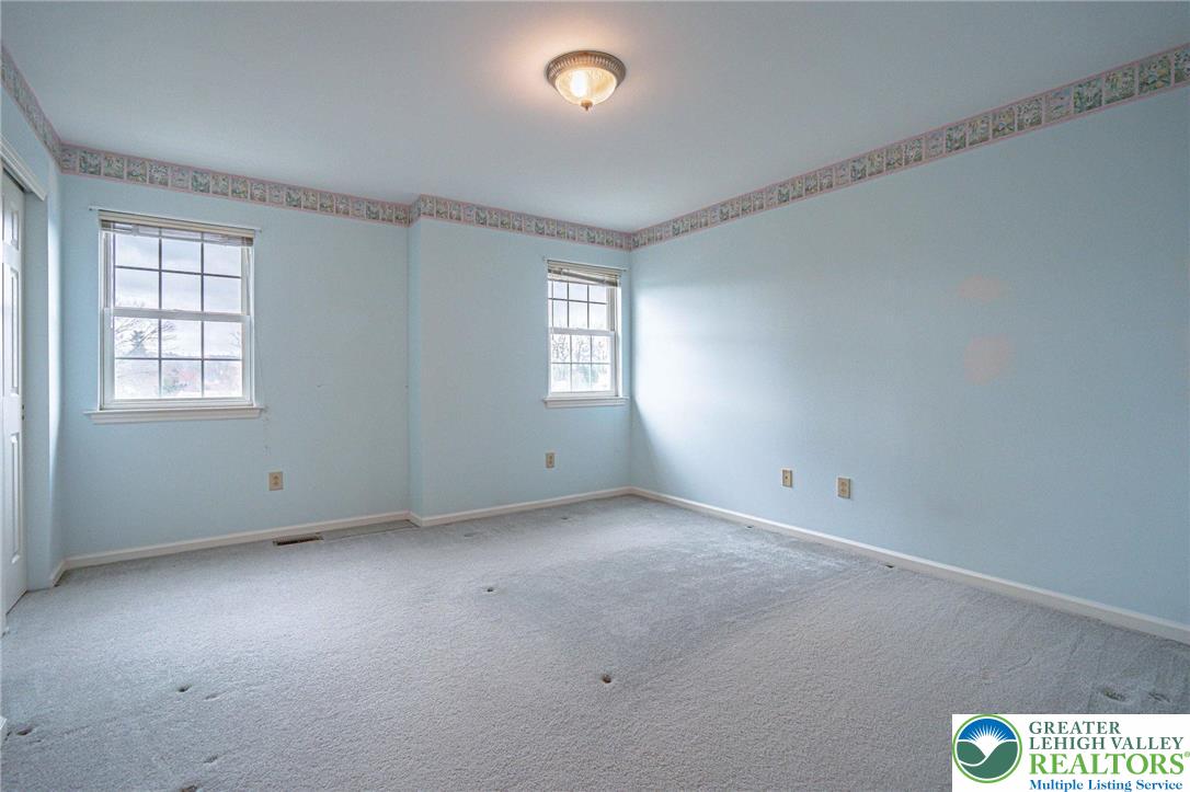 40 Elk Court Reading, PA 19606 - Photo 32 of 46 an empty room with windows and closet