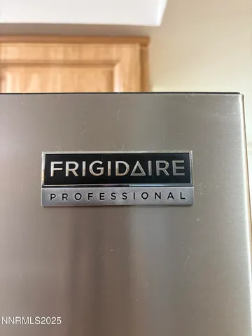 a view of entryway of the house