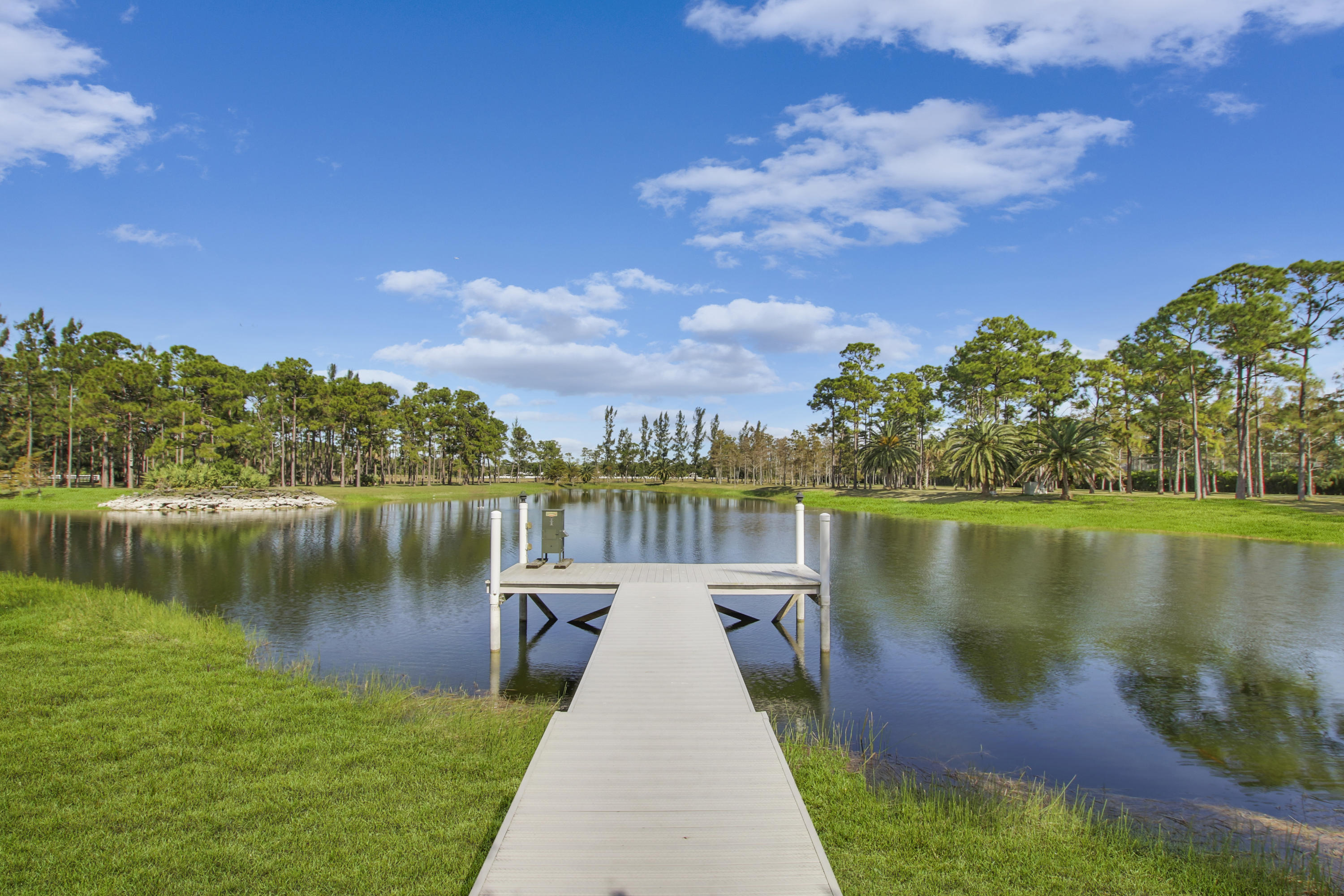 18803 Southeast Ranch Lane Jupiter, FL 33478 - Photo 23 of 29 Soothing vista & fish!
