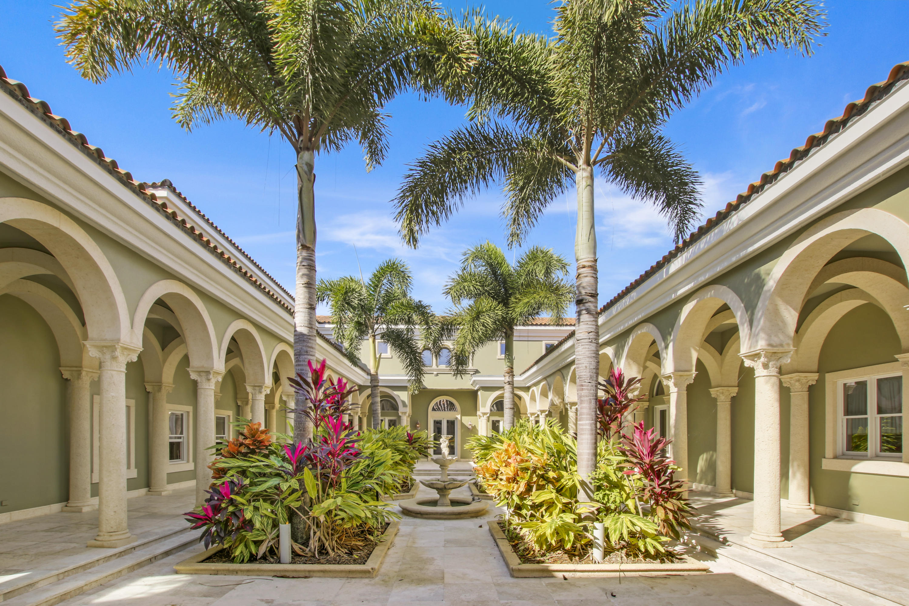 18803 Southeast Ranch Lane Jupiter, FL 33478 - Photo 10 of 29 Amazing courtyard