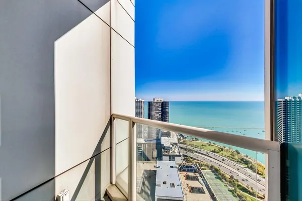 $11,800 | 340 East Randolph Street, Unit 4901, Chicago, IL 60601