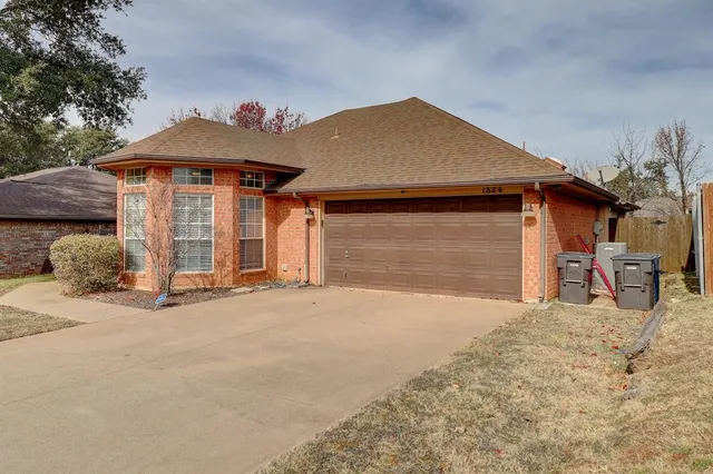$1,700 | 1824 Dorchester Street, Fort Worth, TX 76134