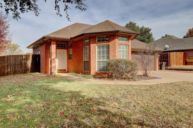 $1,700 | 1824 Dorchester Street, Fort Worth, TX 76134