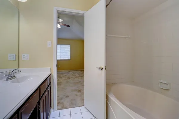 $1,700 | 1824 Dorchester Street, Fort Worth, TX 76134