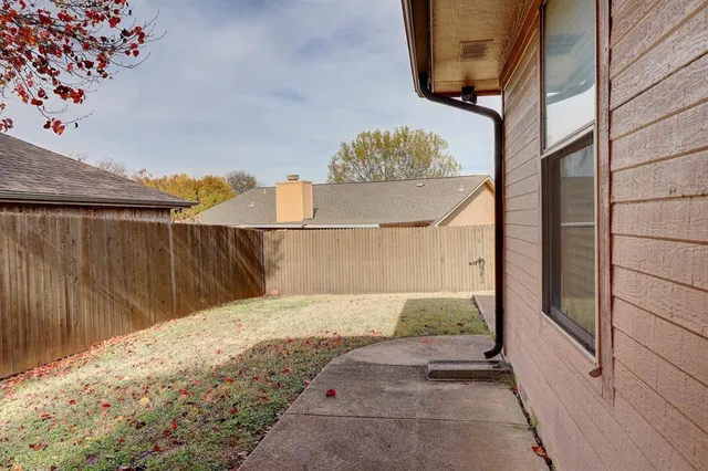 $1,700 | 1824 Dorchester Street, Fort Worth, TX 76134