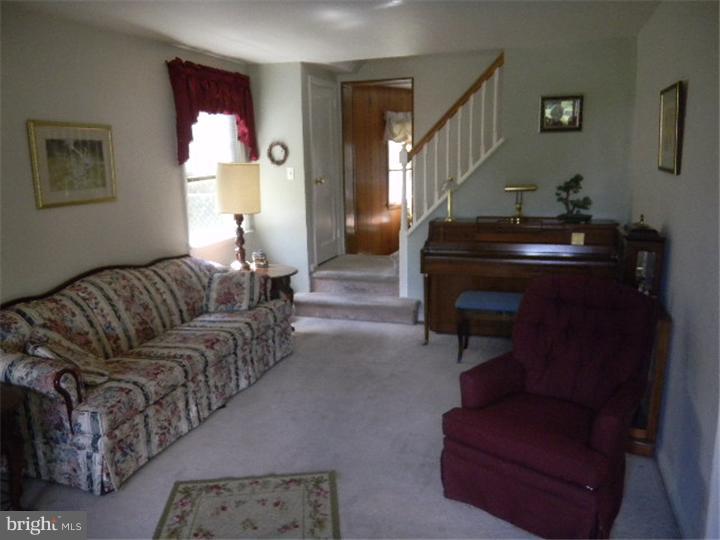 22 West Greenhill Road Broomall, PA 19008 - Photo 2 of 22 Living Room