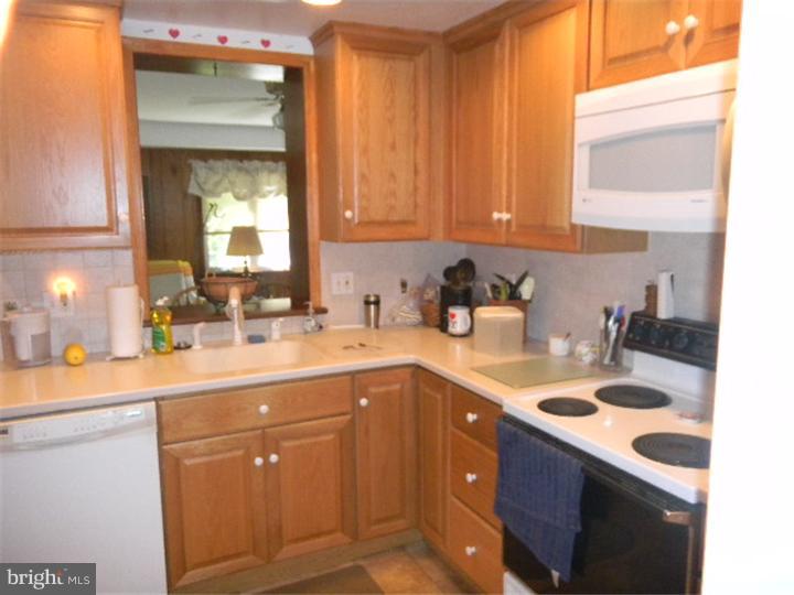22 West Greenhill Road Broomall, PA 19008 - Photo 5 of 22 Kitchen