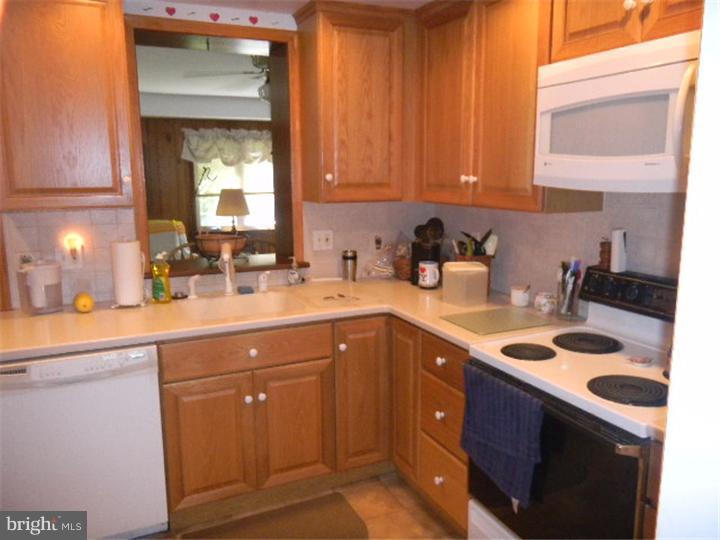 22 West Greenhill Road Broomall, PA 19008 - Photo 7 of 22 Kitchen