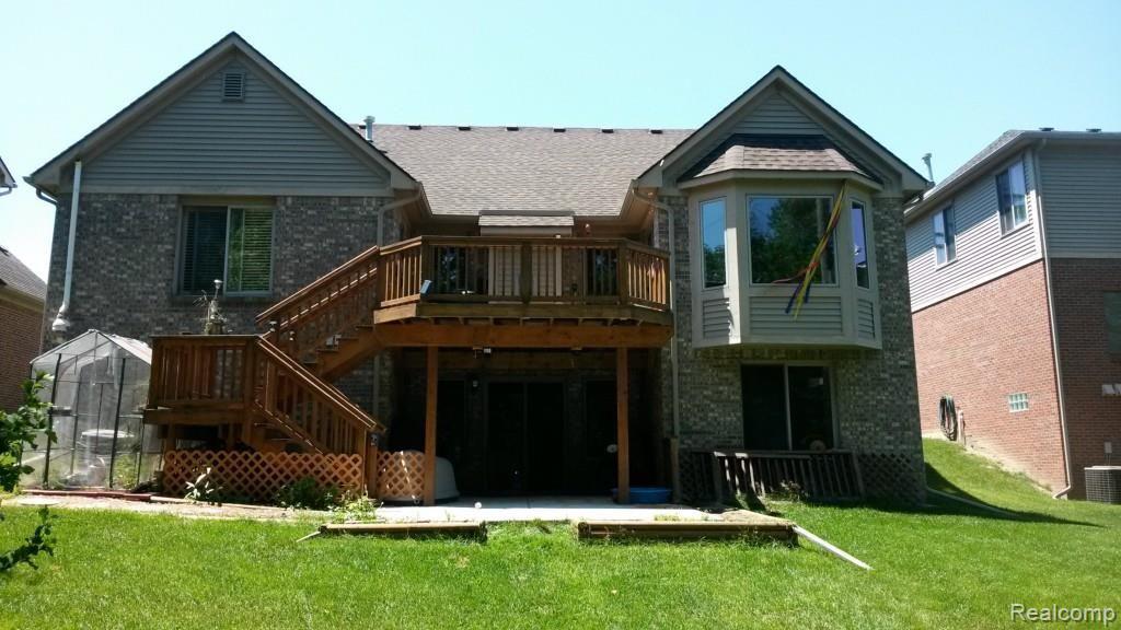 21154 Gill Road Farmington Hills, MI 48335 - Photo 3 of 37