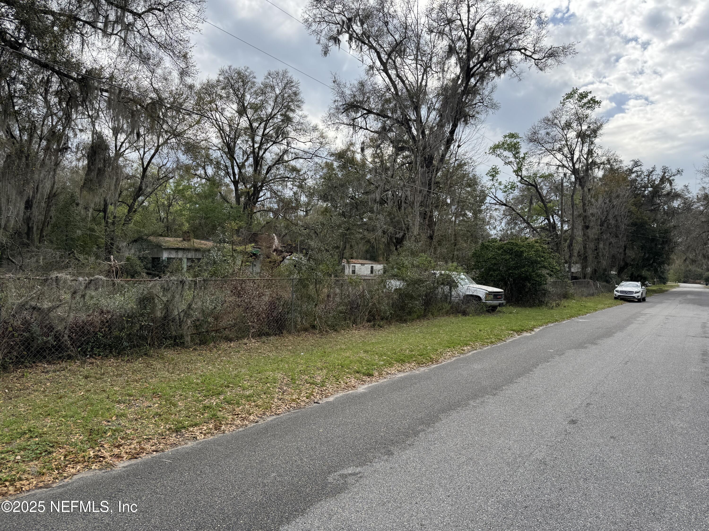 111 Roddy Road Palatka, FL 32177 - Photo 3 of 19 IMG_8378