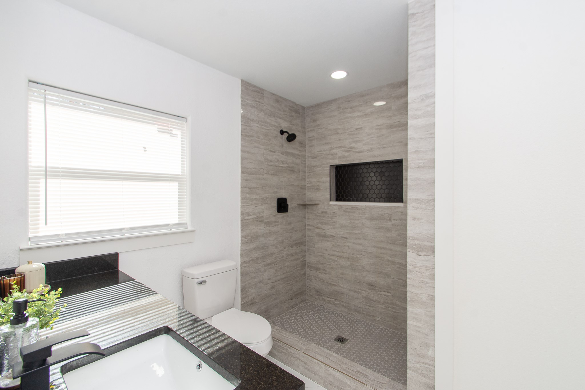 903 Mobile Drive Pasadena, TX 77506 - Photo 20 of 24