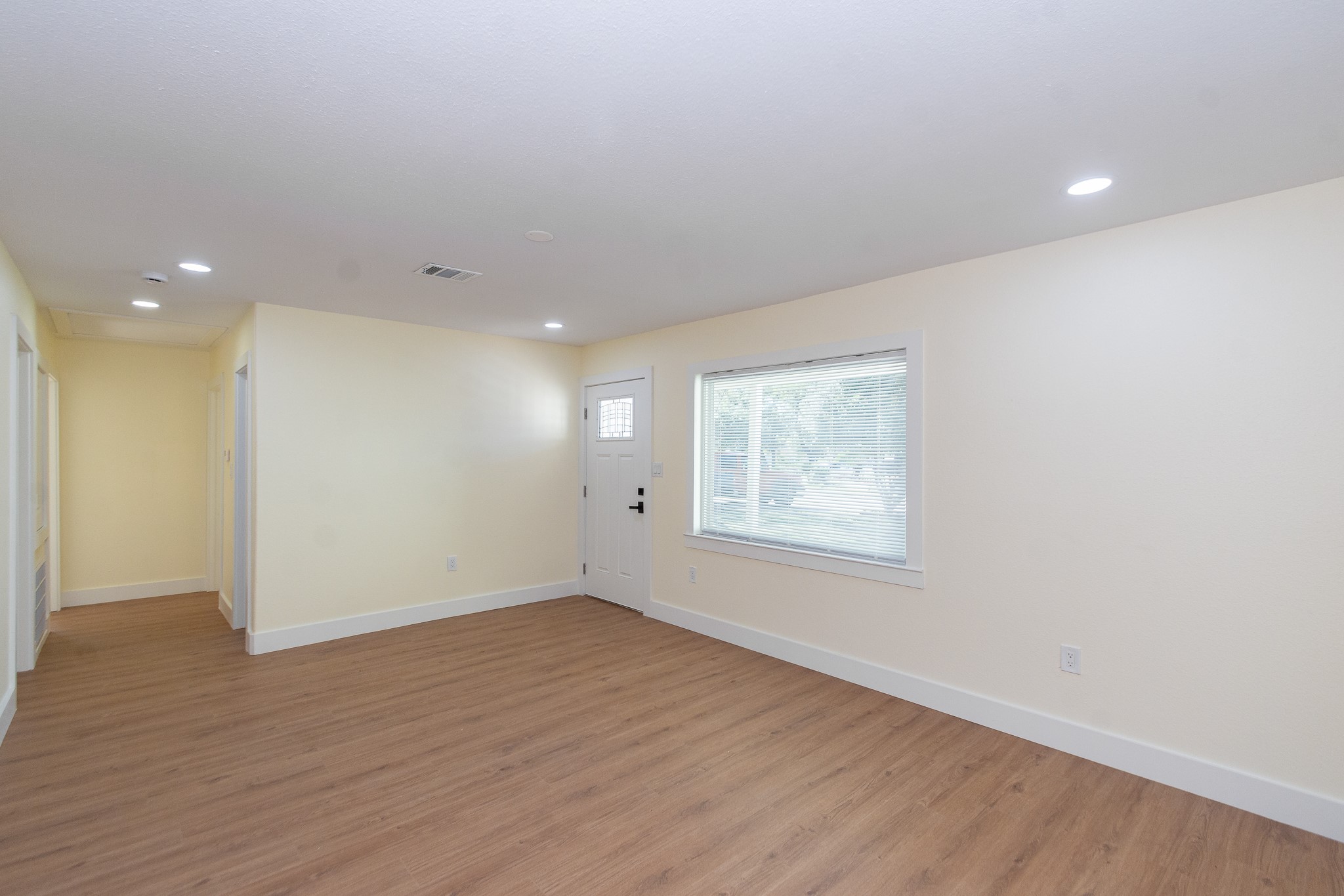 903 Mobile Drive Pasadena, TX 77506 - Photo 2 of 24