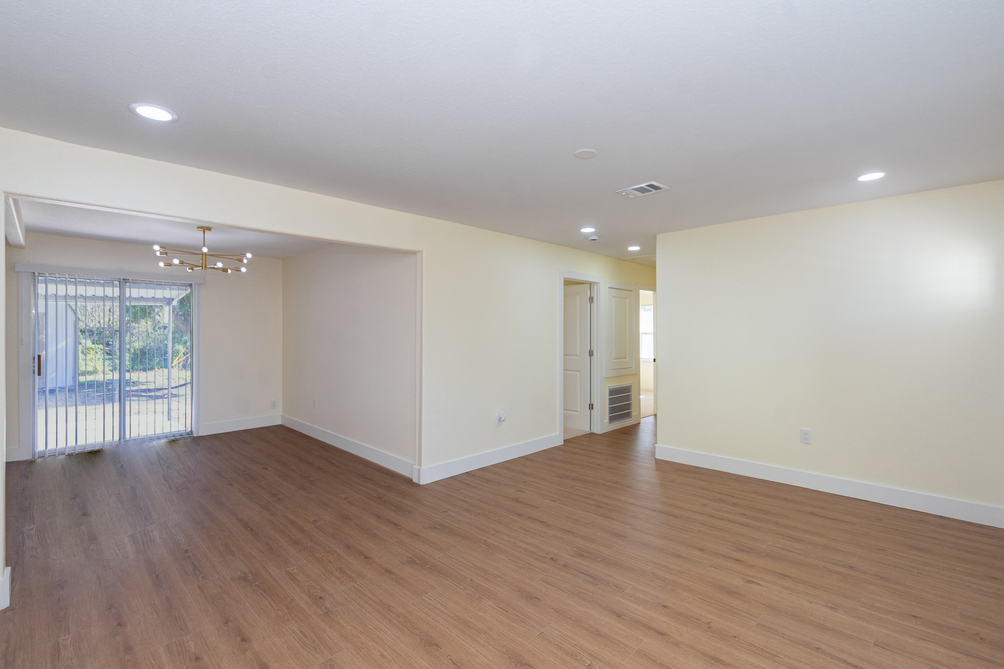 903 Mobile Drive Pasadena, TX 77506 - Photo 3 of 24