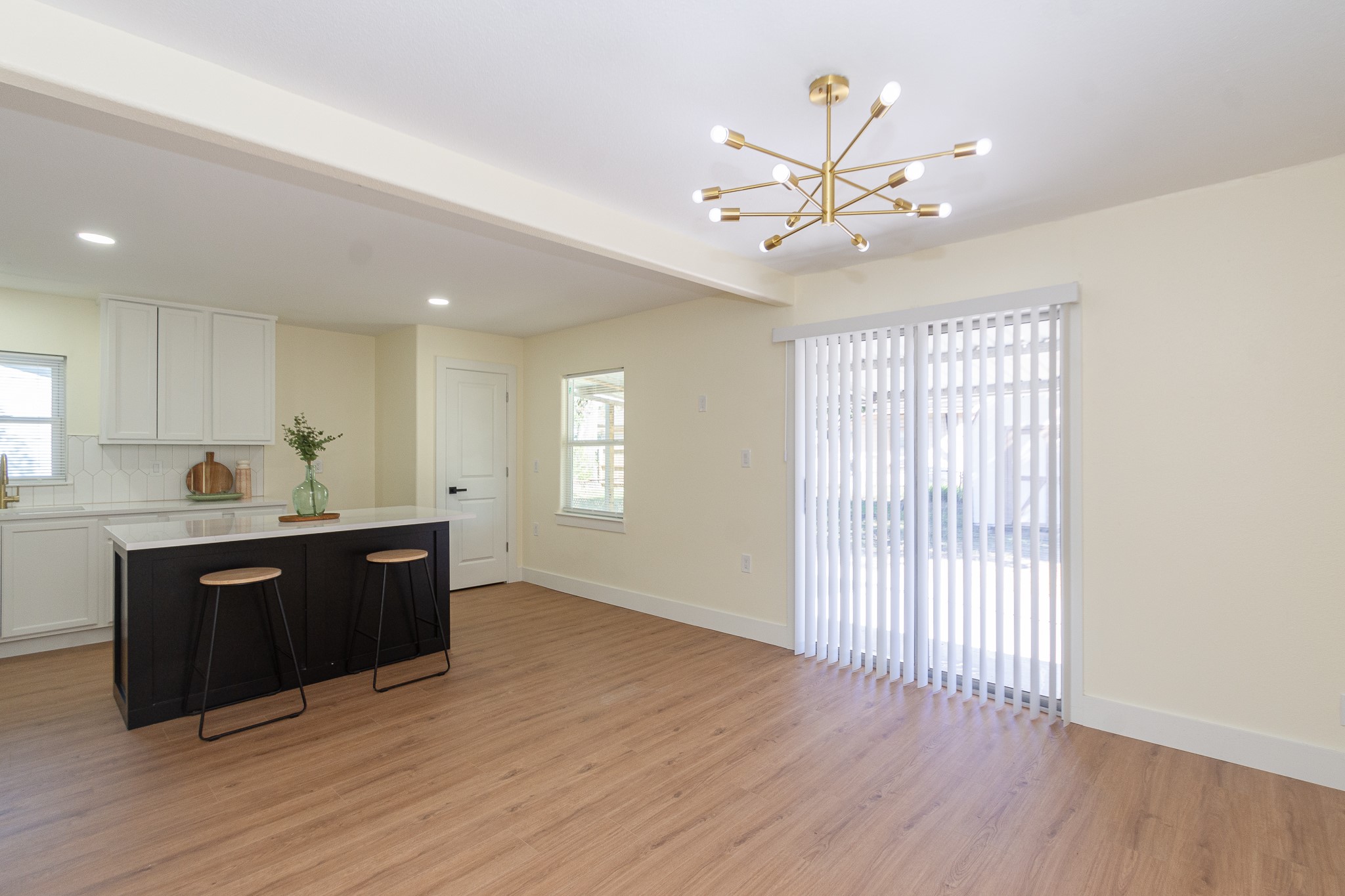 903 Mobile Drive Pasadena, TX 77506 - Photo 5 of 24