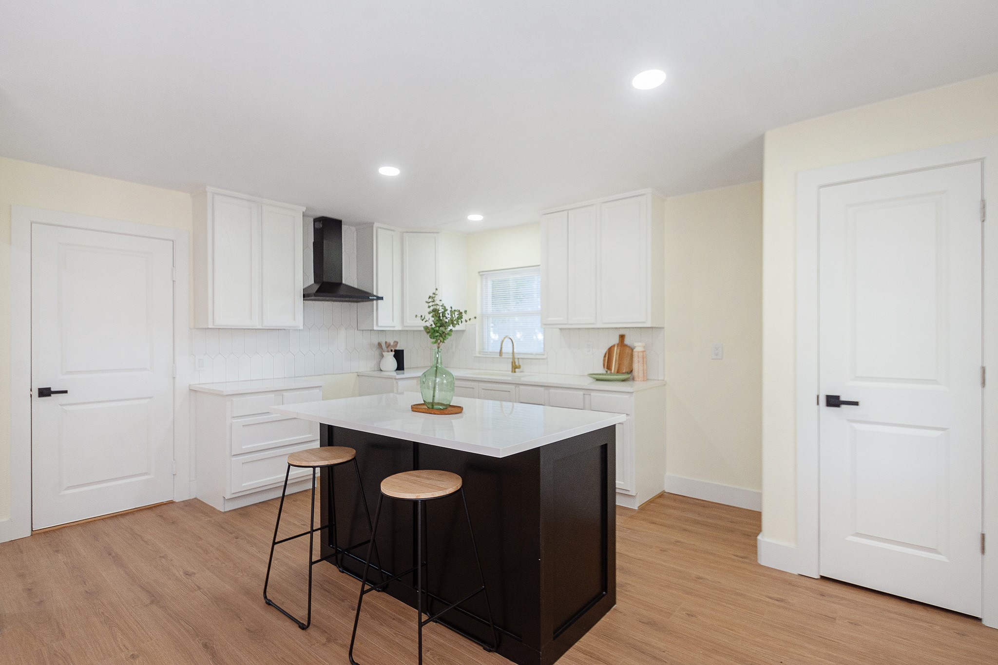 903 Mobile Drive Pasadena, TX 77506 - Photo 7 of 24