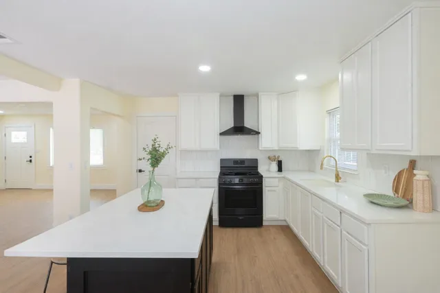 $230,000 | 903 Mobile Drive, Pasadena, TX 77506