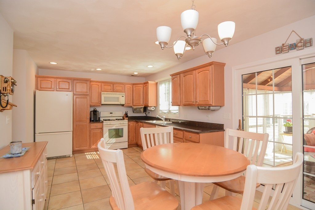 188 Beach Road, Unit 4 Salisbury, MA 01952 - Photo 13 of 42 Gallery Image 13