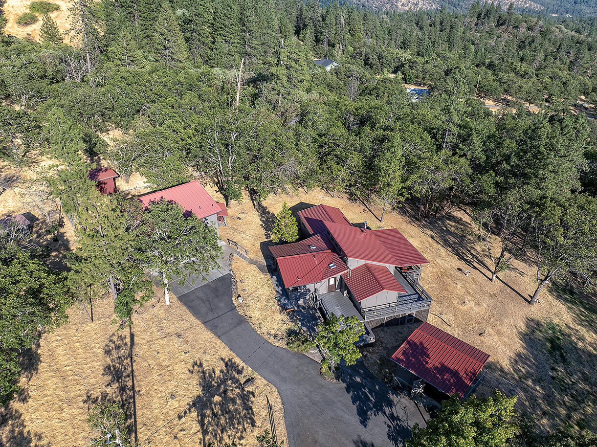 7400 Hugo Road Grants Pass, OR 97526 - Photo 4 of 48 DJI_20240718222042_0352_D copy