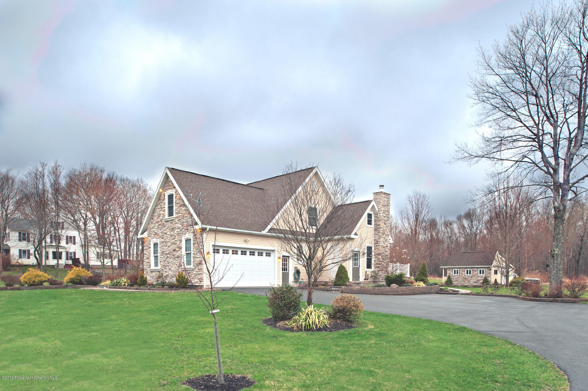 1261 Griffin Road Moscow, PA 18444 - Photo 3 of 49