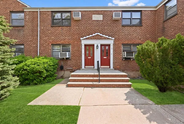 $370,000 | 15-43 160th Street, Unit 2F | Clearview
