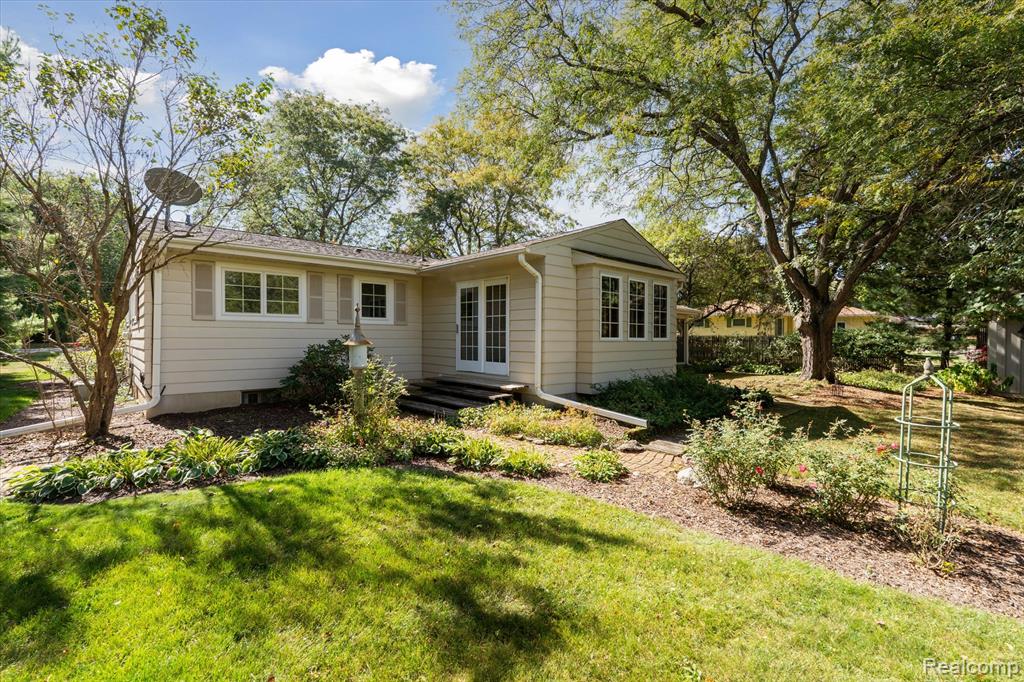 915 East River Road Flushing, MI 48433 - Photo 43 of 51