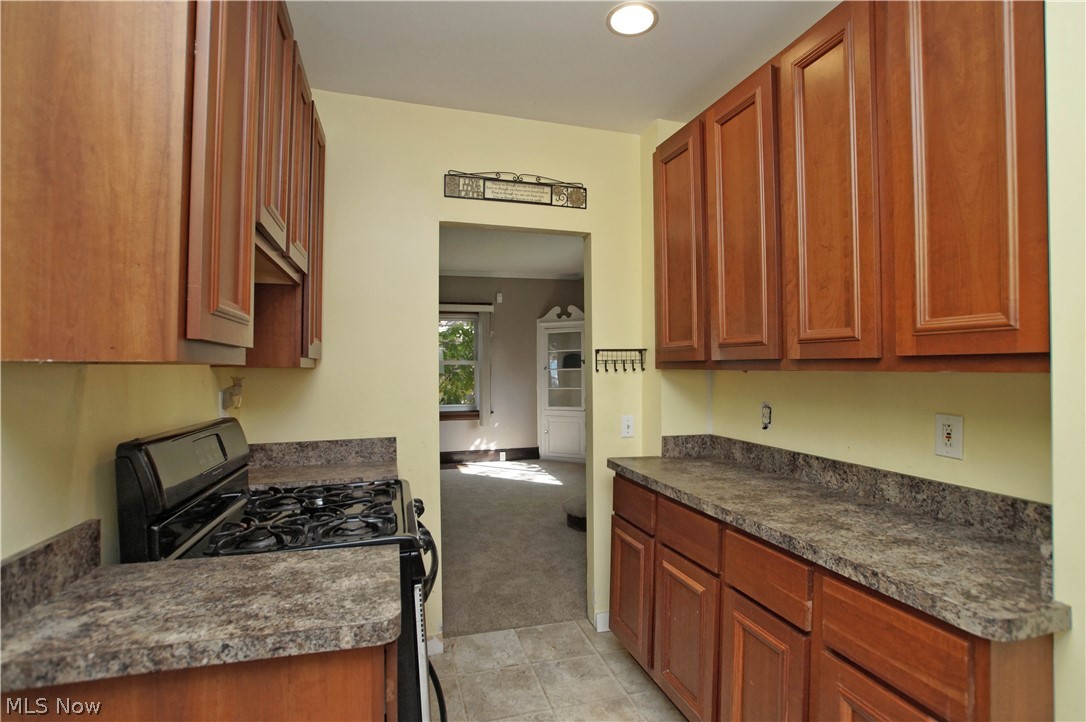 16312 Helmsdale Road Cleveland, OH 44112 - Photo 16 of 28