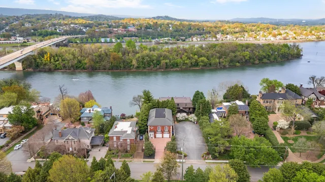 $2,250,000 | 611 Battery Place, Chattanooga, TN 37403