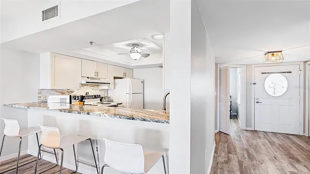 $7,000 | 1360 Siesta Bayside Drive, Unit 1360D, Sarasota, FL 34242