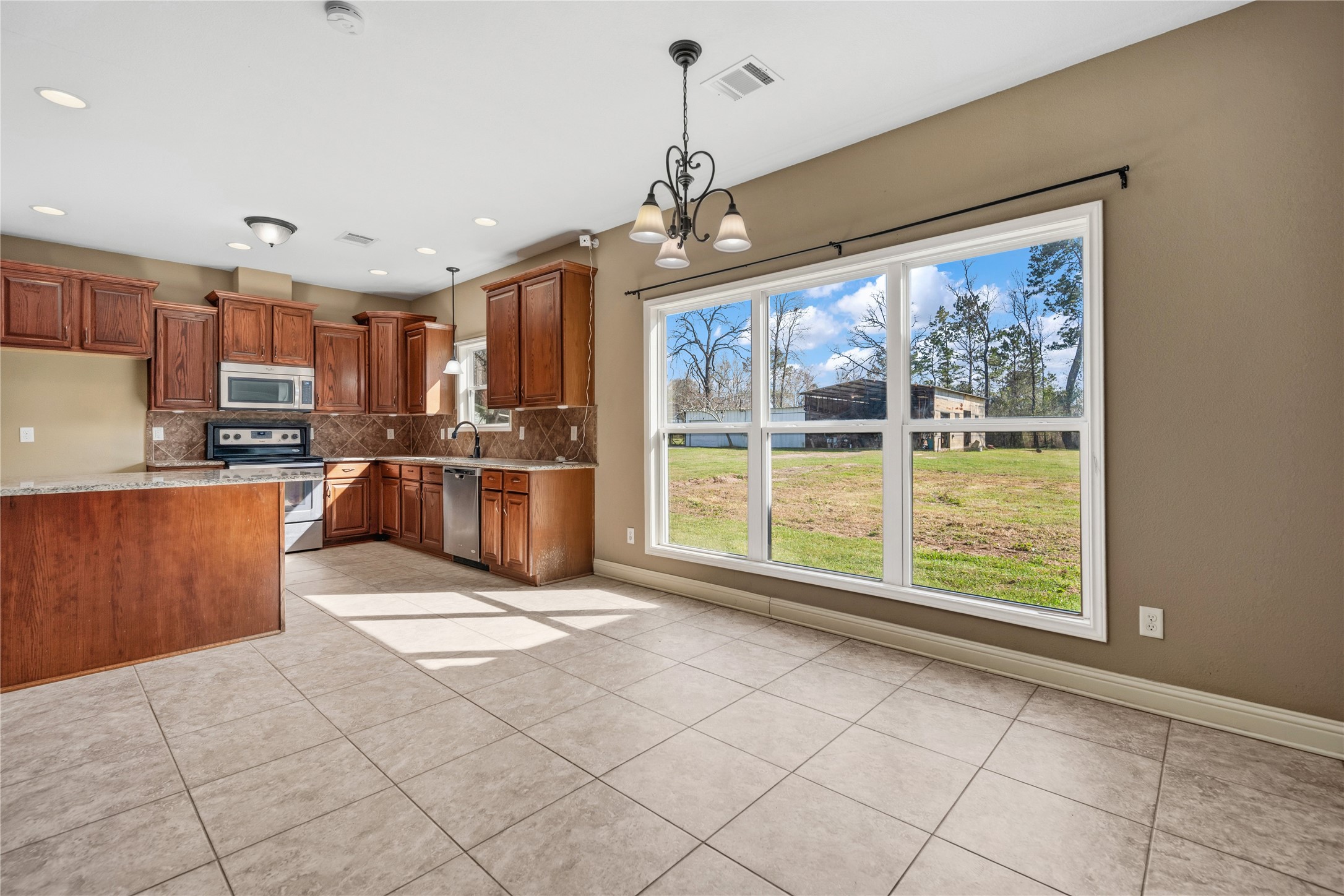 14620 Lyric Road Conroe, TX 77302 - Photo 5 of 33