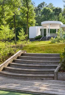 a view of a yard with a house