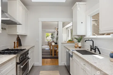 $1,375,000 | 2537 2nd Avenue West, Seattle, WA 98119