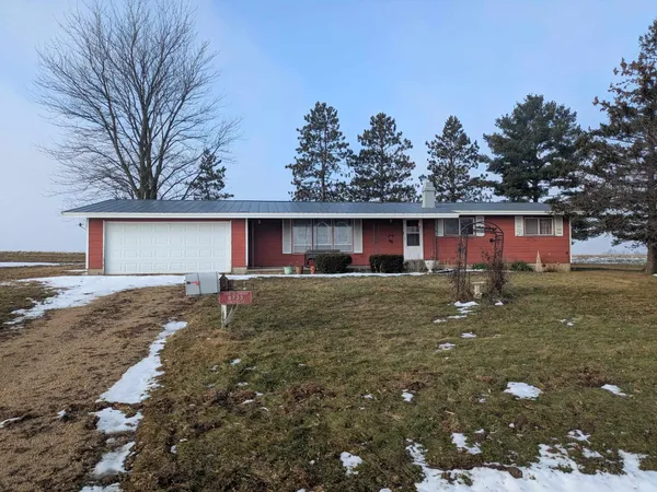 $1,300 | 8733 Cemetery Lane, Lancaster, WI 53813
