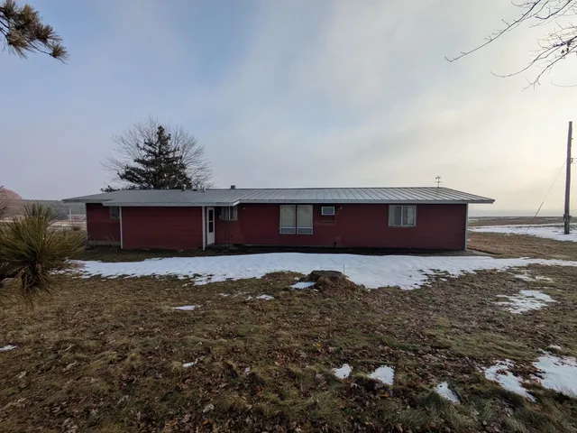 $1,300 | 8733 Cemetery Lane, Lancaster, WI 53813