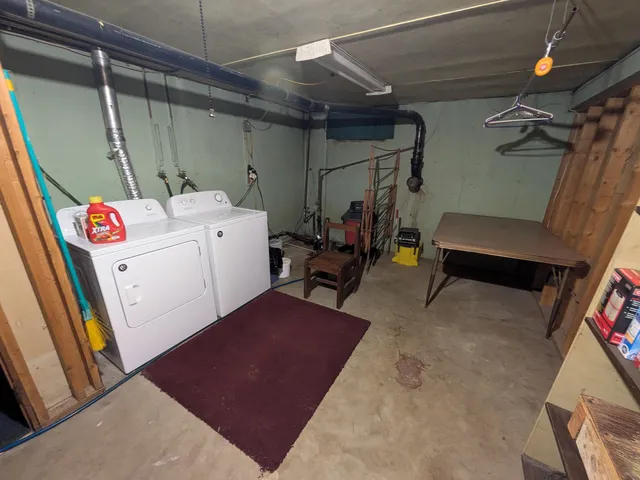 $1,300 | 8733 Cemetery Lane, Lancaster, WI 53813