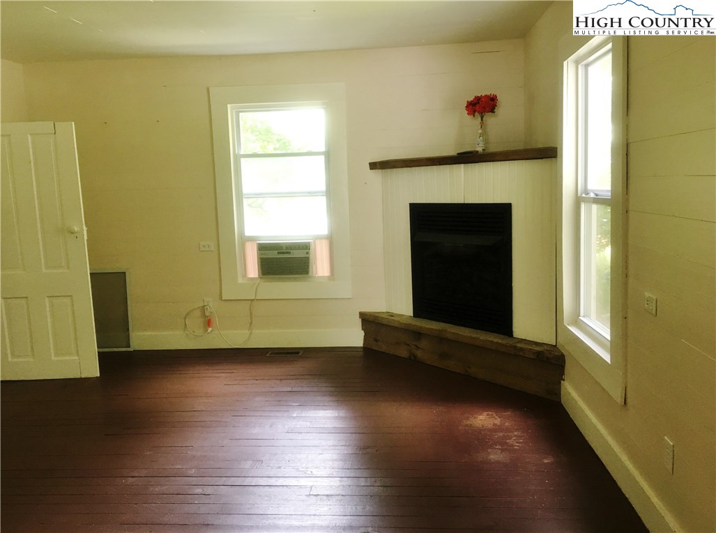 322 Calhoun Road West Jefferson, NC 28694 - Photo 2 of 12 Gallery Image 2