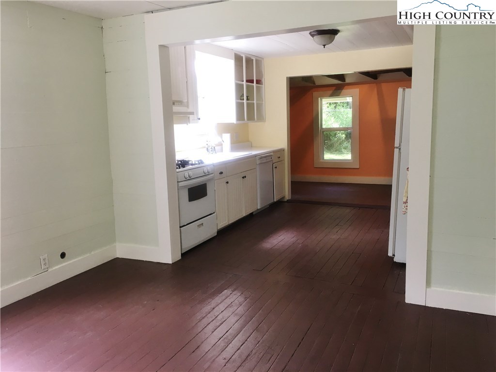 322 Calhoun Road West Jefferson, NC 28694 - Photo 4 of 12 Gallery Image 4