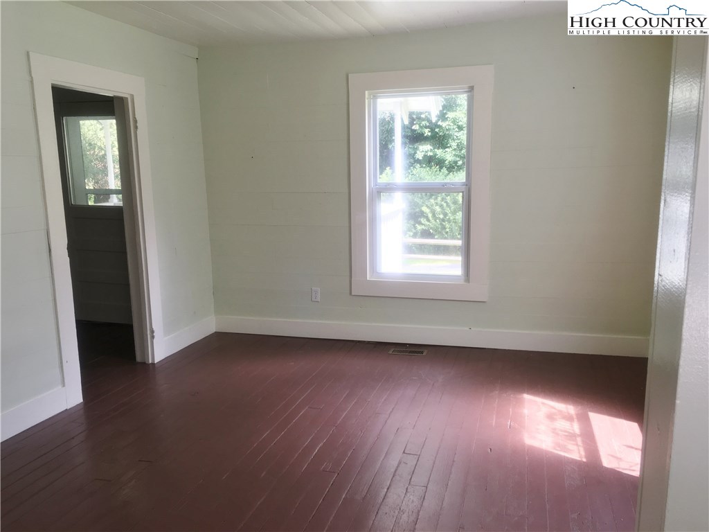 322 Calhoun Road West Jefferson, NC 28694 - Photo 5 of 12 Gallery Image 5