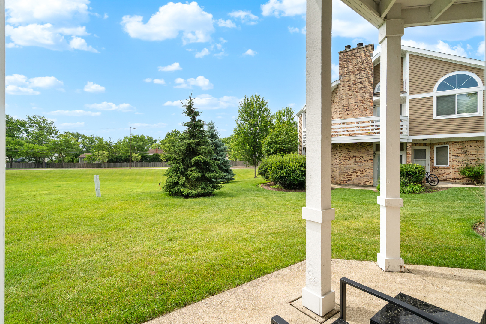 1211 Ranchview Court, Unit 1211 Buffalo Grove, IL 60089 - Photo 4 of 14 Gallery Image 4