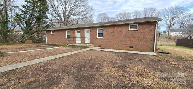 $1,100 | 804 3rd Avenue Southwest, Conover, NC 28613