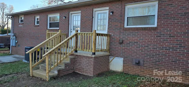 $1,100 | 804 3rd Avenue Southwest, Conover, NC 28613