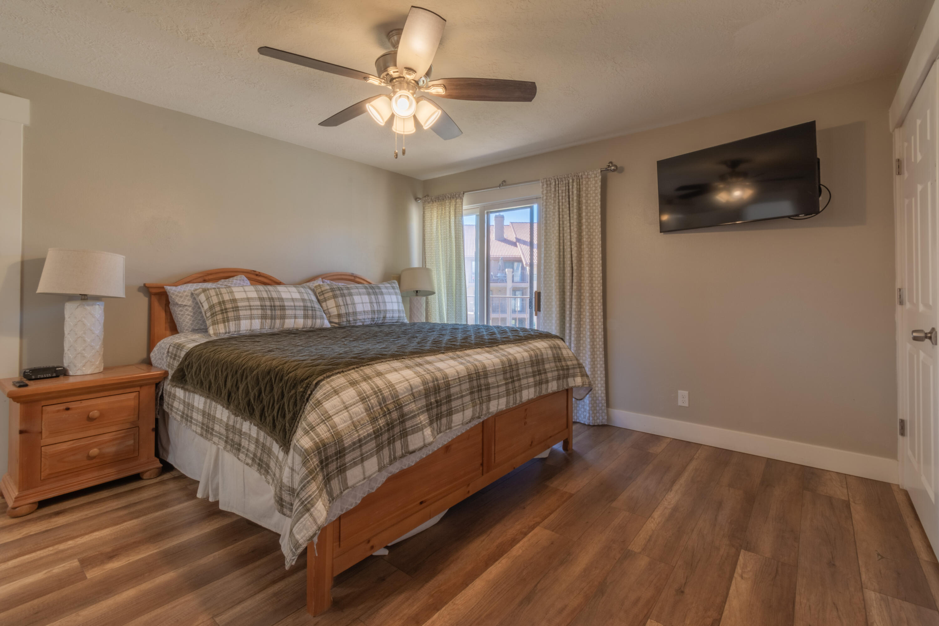 860 South Village Road, Unit Y8 St. George, UT 84770 - Photo 7 of 29 DSC_0611-HDR