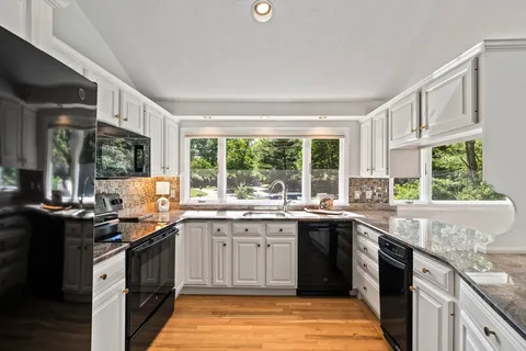 $1,199,000 | 33 Cedar Acres Lane, Cohasset, MA 02025
