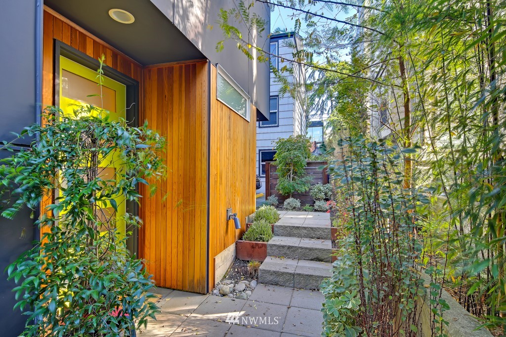2351 Minor Avenue East, Unit B Seattle, WA 98102 - Photo 3 of 25