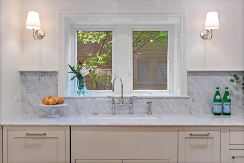 $1,199,000 | 1932 North Larrabee Street, Chicago, IL 60614