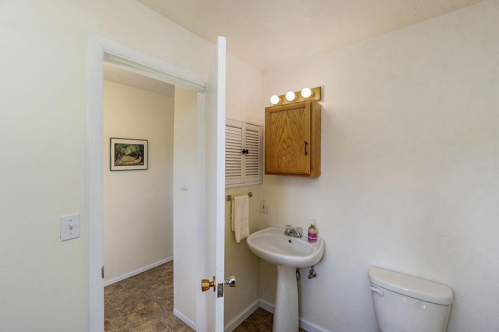 98 East Valley View Road Ashland, OR 97520 - Photo 18 of 35 Additional Photo