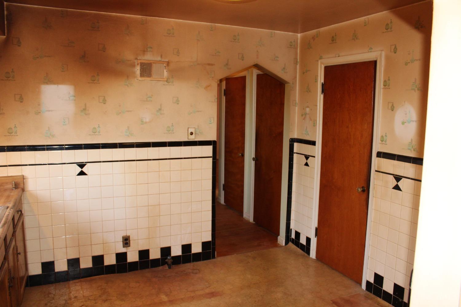 2735 Anderson Ferry Road Cincinnati, OH 45238 - Photo 6 of 17 Gallery Image 6