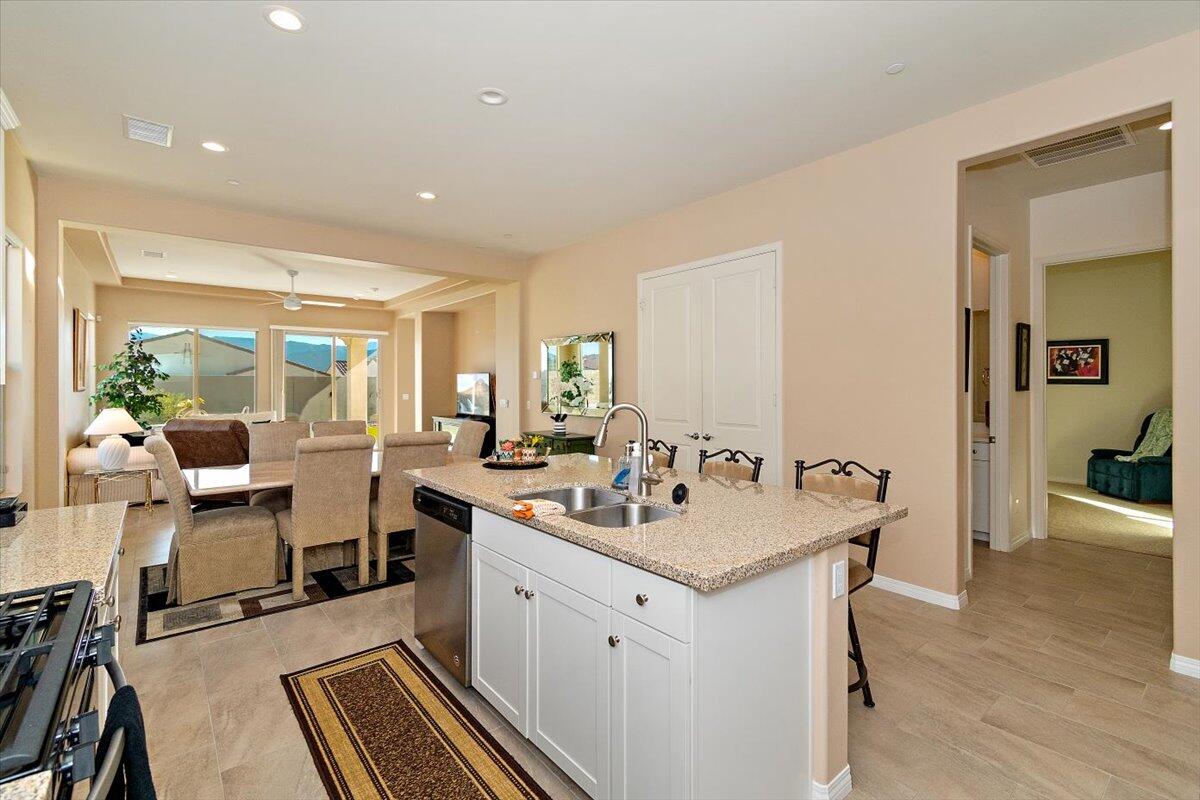 21 Pinot Noir Rancho Mirage, CA 92270 - Photo 11 of 44 Kitchen