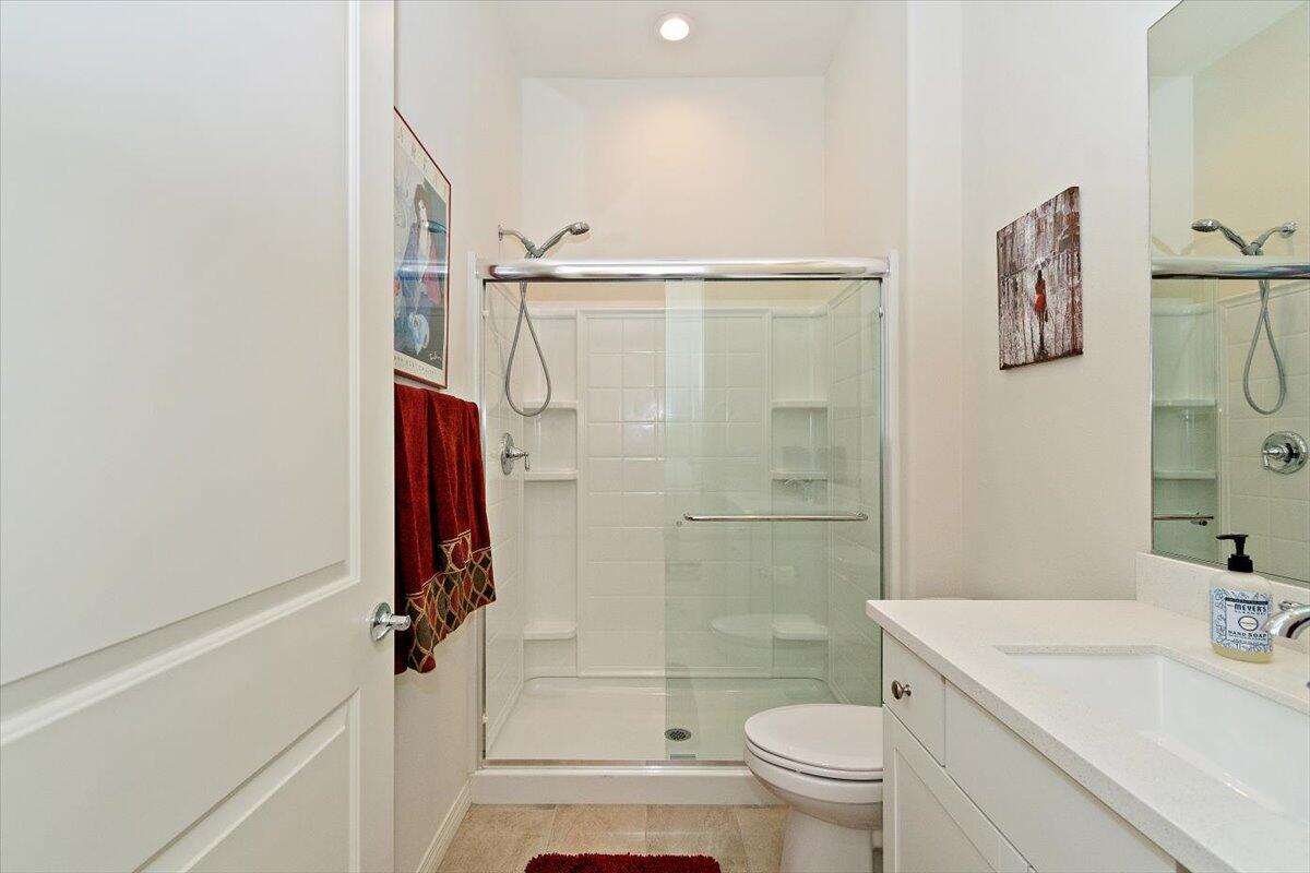 21 Pinot Noir Rancho Mirage, CA 92270 - Photo 13 of 44 Hall Bath