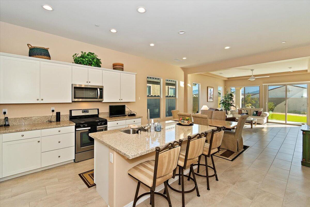 21 Pinot Noir Rancho Mirage, CA 92270 - Photo 18 of 44 Kitchen