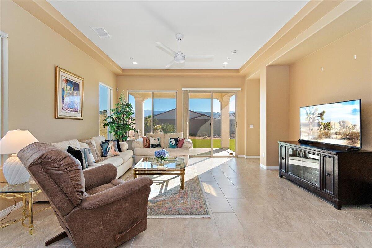 21 Pinot Noir Rancho Mirage, CA 92270 - Photo 4 of 44 Living Room